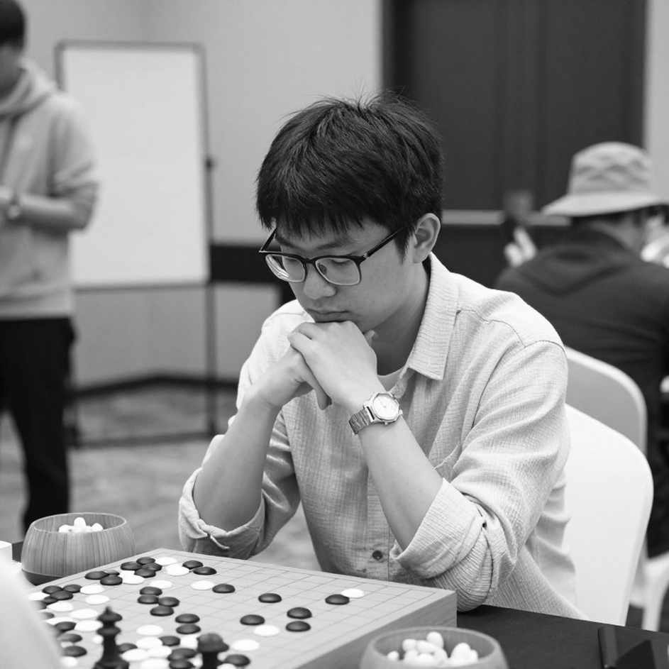 Clutch Chess Saint Louis: Caruana, Nakamura, Praggnanandhaa, Sindarov và canh bạc thế hệ của ban tổ chức