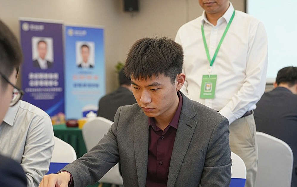 Samarkand mở rộng vòng 4: Tám kỳ thủ cùng dẫn đầu, ứng viên bám trụ giữa ngày ChessBase ra mắt số 225