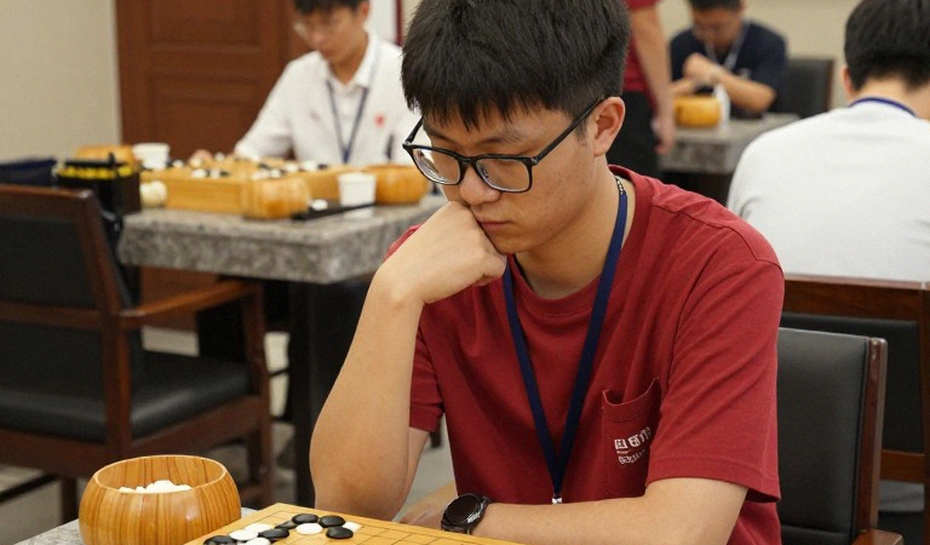 Nước 5.e5 và niềm an ủi kỳ lạ của mê tín trong cờ vua